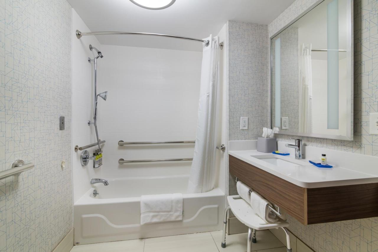 Holiday Inn Express - Plymouth By Ihg מראה חיצוני תמונה